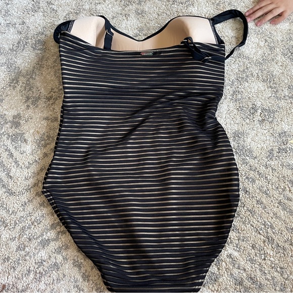 CALVIN KLIEN ONE-PIECE SWIMWEAR SIZE 8 - Picture 5 of 7